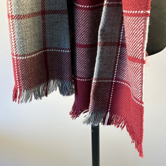 Red and Grey scarf - Picture 3 of 4